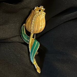 Vintage flower brooch made in USA marked but unsure of the marking. I think JA